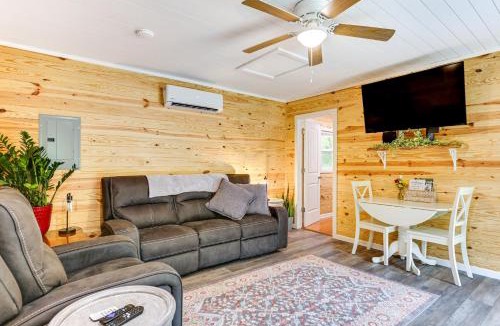 Logan House | Cottage Close to Caves & Trails in Hocking Hills!