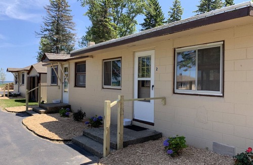 Oscoda Cottage | Cottage Cove · Lake Huron Beach Cottage No. 2