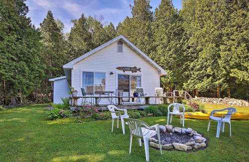 Rowleys Bay Cottage | Cottage in Roweleys Bay w/Deck & Fall Colors!