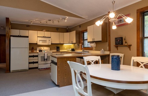 Pentwater Apartment | Cottage in the Woods