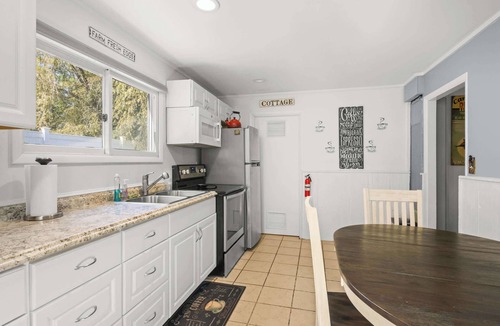 Alden House | Cottage near Clam Lake
