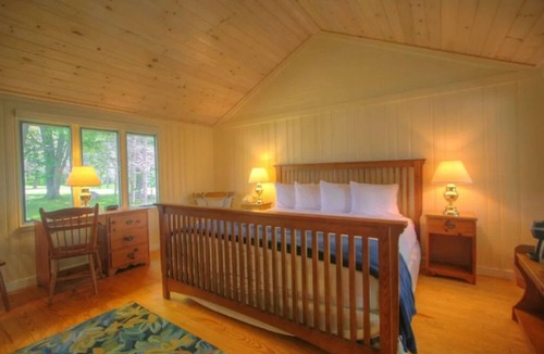Isle of Springs Cabin | Cottage Room | Porch+HotTub+Pool | No Hidden Fees
