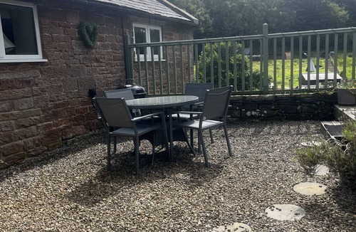 Wing Cottage | Cottage with private hot tub overlooking fishing lake sleeping 4