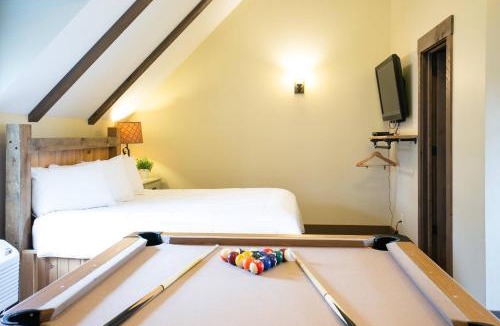 Berlin House | Country Bliss Cottage by Amish Country Lodging