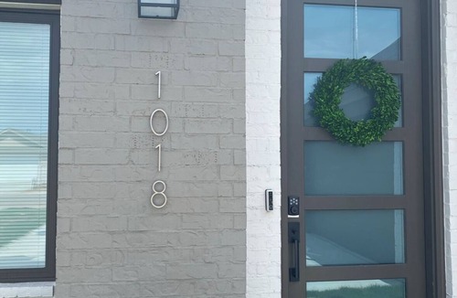North by Northwest House | Country Chic only 10 minutes away from TTU. Pet friendly!