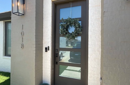 North by Northwest House | Country Chic only 10 minutes away from TTU. Pet friendly!
