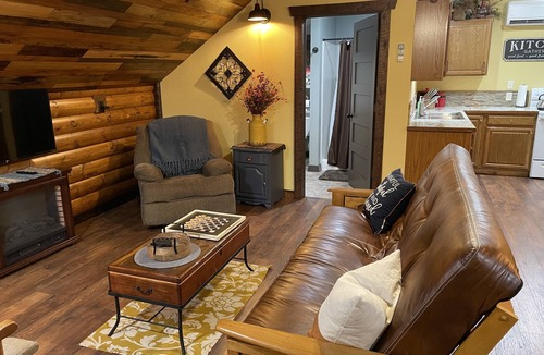 Pine River House | Country, Cozy and UNIQUE! Rustic ambiance. Available YEAR ROUND.
