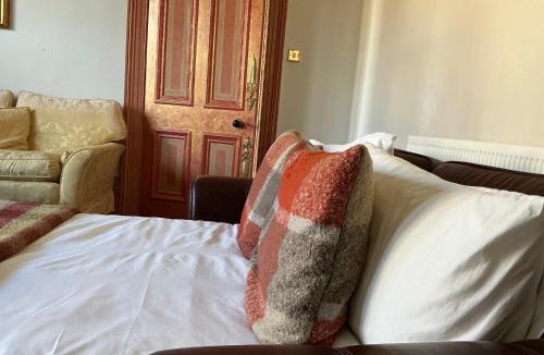Sunderland House | Country Cream in City House