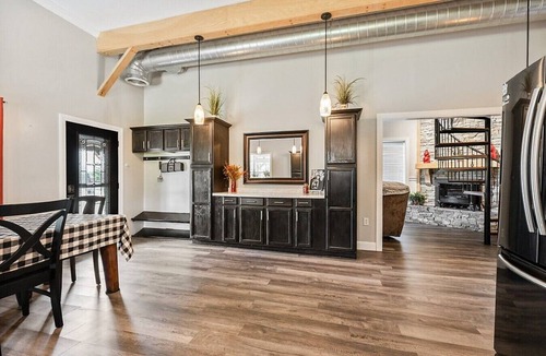 Brewer House | Country Farmhouse | Large Parking 4 bed/2 bath