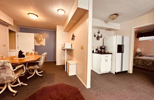Bison Hotel | Country Inn Motel - Charming 11 room motel with AC, WiFi located in Bison, SD.
