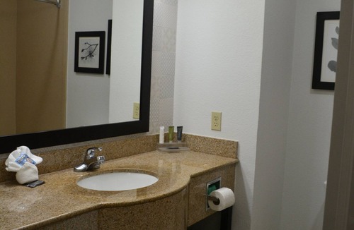 Quail Creek Hotel | Country Inn & Suites by Radisson, Oklahoma City - Quail Springs, OK