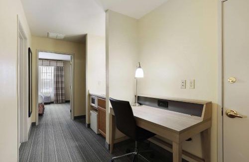Ashwaubenon Hotel | Country Inn & Suites by Radisson, Green Bay, WI