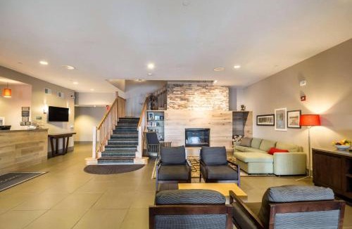 Fond du Lac Hotel | Country Inn & Suites by Radisson, Fond du Lac, WI