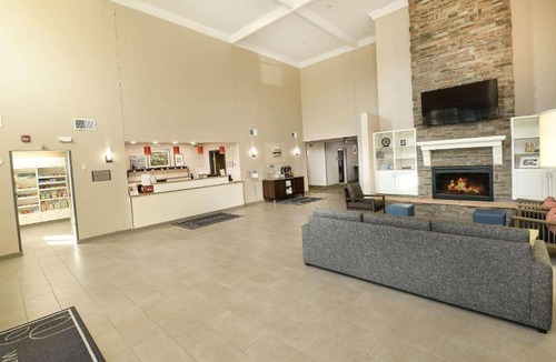 Grand Forks Hotel | Country Inn & Suites by Radisson, Grand Forks, ND