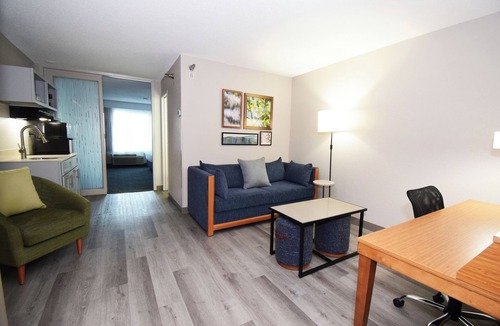 Coon Rapids Hotel | Country Inn & Suites by Radisson, Coon Rapids, MN