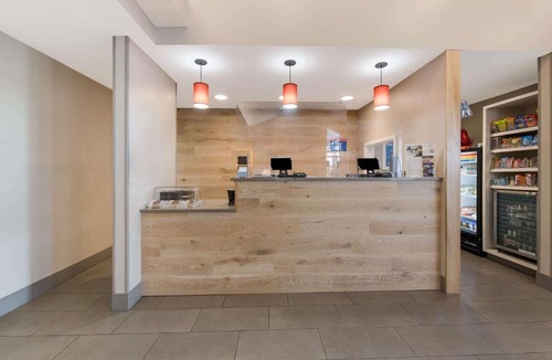 Wichita Hotel | Country Inn & Suites by Radisson, Wichita East, KS
