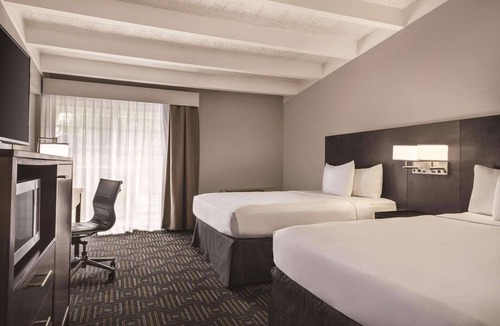 Woodbury Hotel | Country Inn & Suites by Radisson, Woodbury, MN