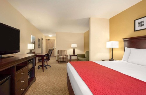 Minot Hotel | Country Inn & Suites by Radisson, Minot, ND