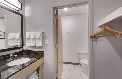 Wichita Hotel | Country Inn & Suites by Radisson, Wichita East, KS