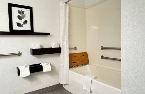 Novi Hotel | Country Inn & Suites by Radisson, Novi, MI