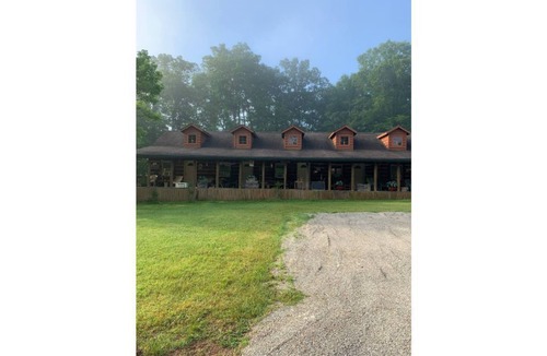 Williamstown House | Country Inn with 90 ft porch