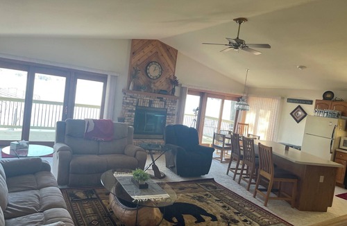 Crandon House | Country style 4 Bdrm with family suite, 3Ba house on Lake Metonga, Crandon WI.