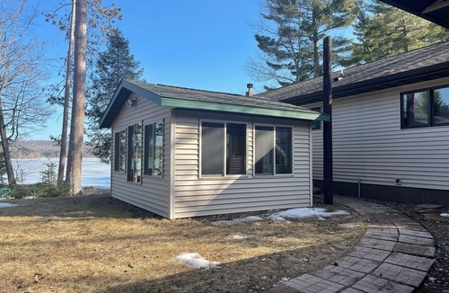 Crandon House | Country style 4 Bdrm with family suite, 3Ba house on Lake Metonga, Crandon WI.