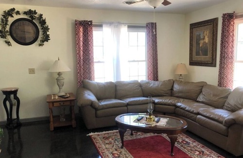 Geneva-on-the-Lake Cottage | Country Villa: 3 bedroom private cottage