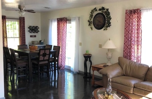 Geneva-on-the-Lake Cottage | Country Villa: 3 bedroom private cottage