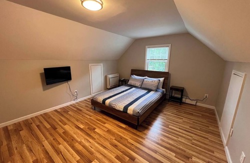 Granby House | Countryside 4-bedroom house with WiFi and AC in peaceful Granby