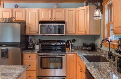 Bethel Ski Chalet | Countryside Retreat - Mountain Style Chalet