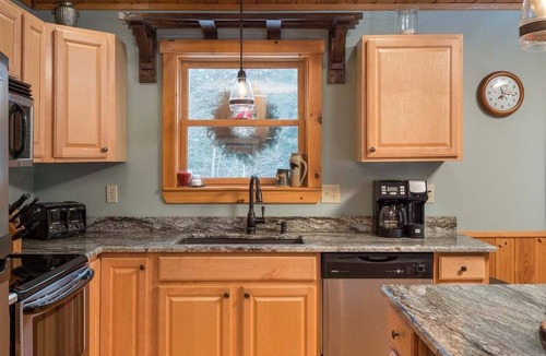 Bethel Ski Chalet | Countryside Retreat - Mountain Style Chalet
