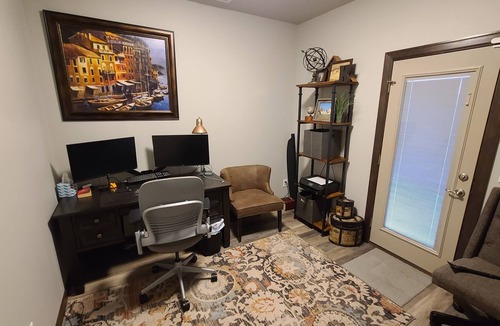 Buffalo Ridge House | Couple's Escape: Hot-Tub, Breakfast + Near Brewery/Market