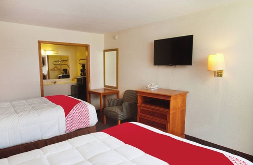 Guymon Hotel | Couple’s Retreat: 3 Rooms with Free Parking & Nearby Attractions!