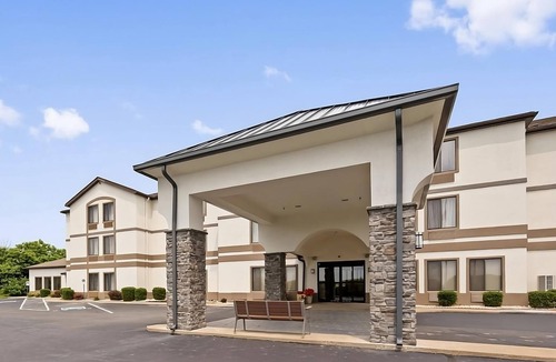Blaine Hotel | Couples' Retreat | Highly Rated Location | Poolside Options