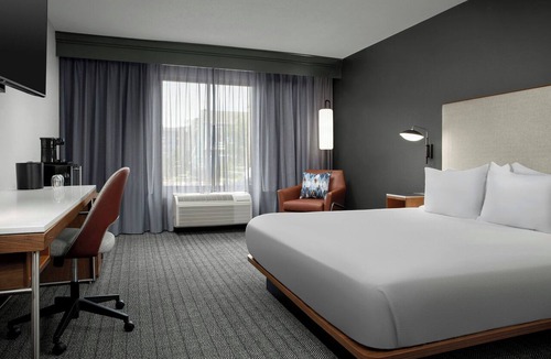 Bloomington Hotel | Courtyard by Marriott Bloomington