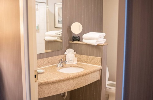 Prudential - St. Botolph Hotel | Courtyard by Marriott Boston Copley Square