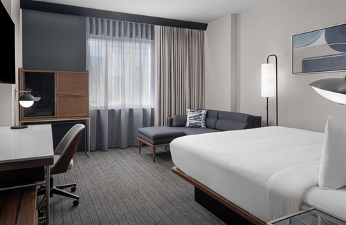 Downtown Calgary Hotel | Courtyard By Marriott Calgary Downtown