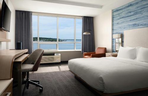 Erie Hotel | Courtyard by Marriott Erie Bayfront