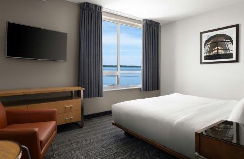 Erie Hotel | Courtyard by Marriott Erie Bayfront