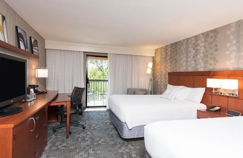 Traverse City Hotel | Courtyard by Marriott Traverse City