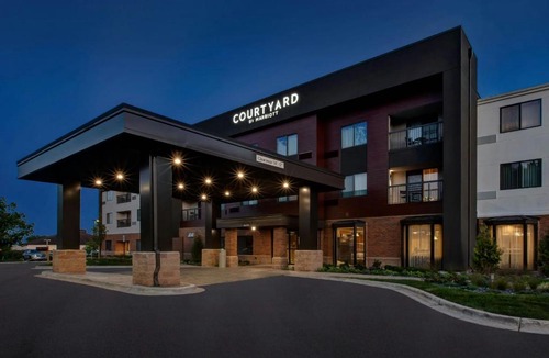 Traverse City Hotel | Courtyard by Marriott Traverse City
