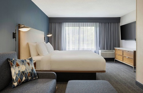 Traverse City Hotel | Courtyard by Marriott Traverse City
