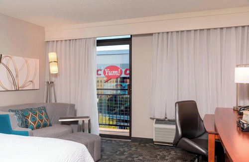 Downtown Louisville Hotel | Courtyard Louisville Downtown