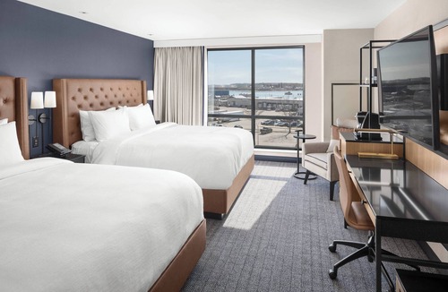 Downtown Portland Hotel | Courtyard Portland Downtown/Waterfront