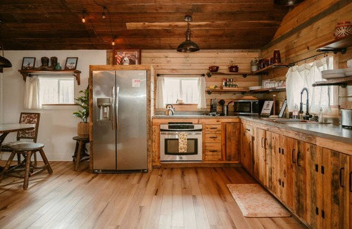 West Newton Apartment | Cowboy Bunkhouse hot tub Lake Farm Nature