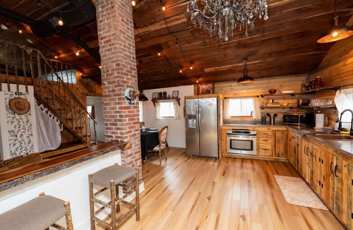 West Newton Apartment | Cowboy Bunkhouse hot tub Lake Farm Nature