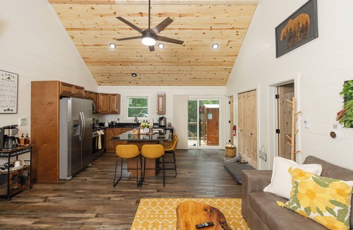 Zoe Cabin | Cowboy Pool, Hot Tub, Sauna - A Reset Retreat