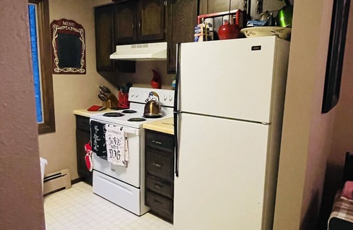 Sioux Falls Apartment | Cozy 1 Bdrm Apt- Close to Downtown Sioux Falls & Local Hospitals- Garage