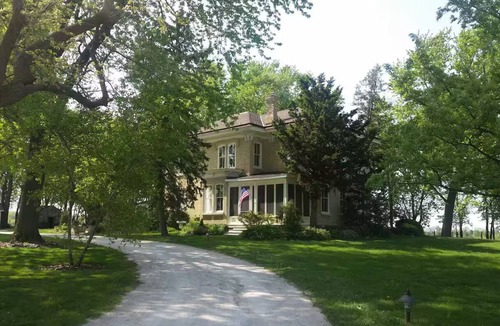 Paris Apartment | Cozy 1-bedroom apartment in enjoyable Union Grove with AC